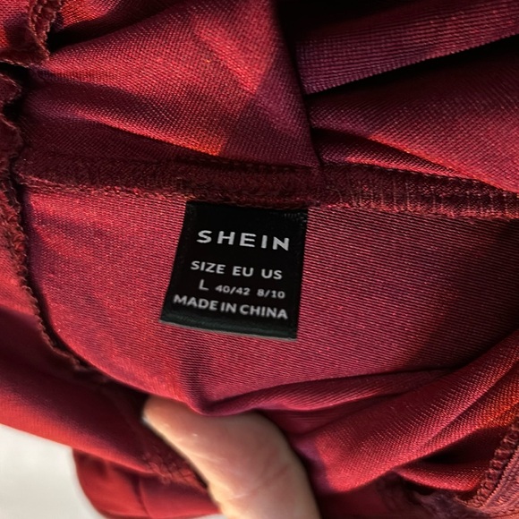 Belle Off-Shoulder Velvet Gown in Burgundy - Picture 5 of 9